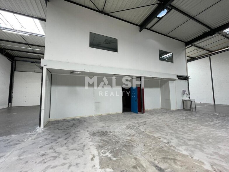 Local d'activités dans Vénissieux à vendre - Photo du bâtiment - Image 3 de 8
