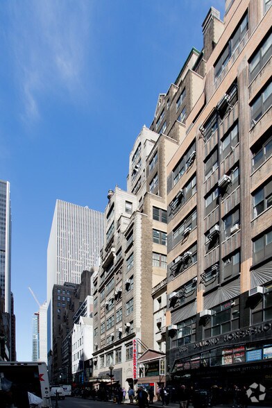 37 W 47th St, New York, NY à louer - Photo du bâtiment - Image 2 de 5