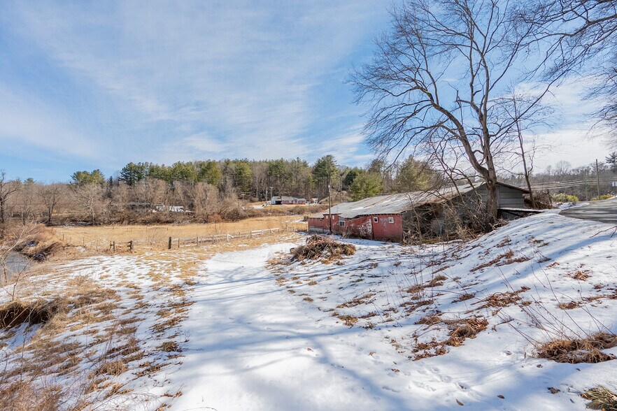 226 Chestnut dr, Galax, VA à vendre - Photo du bâtiment - Image 2 de 55