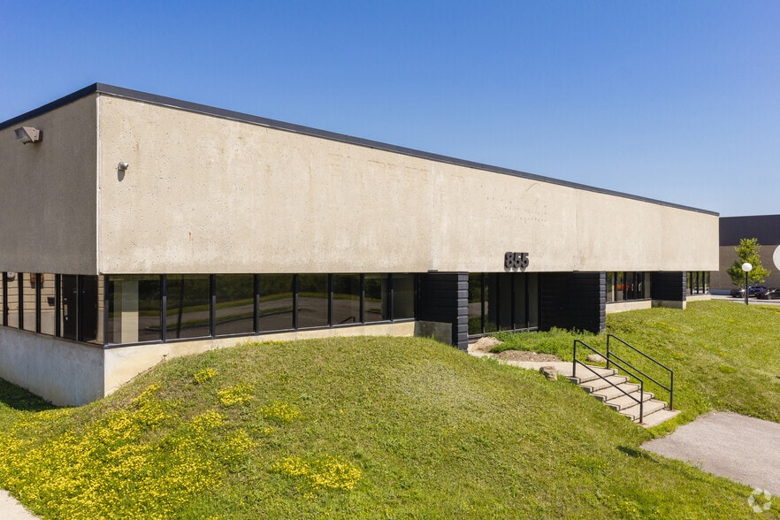 2750 Av Francis-Hughes, Laval, QC for lease - Building Photo - Image 2 of 7