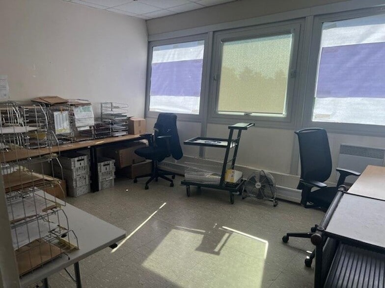 92 Rue Senouque, Buc for lease - Interior Photo - Image 3 of 8