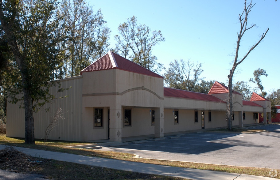 1851 St Mary Ave, Pensacola, FL for lease - Building Photo - Image 2 of 44