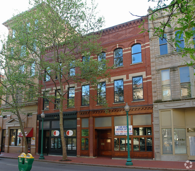 124 Capitol St, Charleston, WV à louer - Photo principale - Image 1 de 4