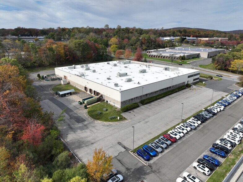 1300 MacArthur Blvd, Mahwah, NJ à louer - Photo du bâtiment - Image 2 de 4