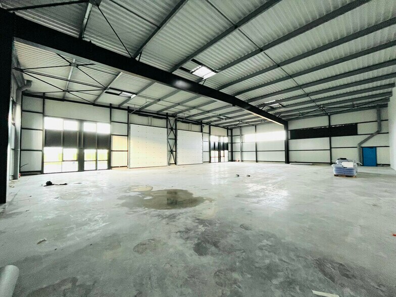 Flex in Le Havre for lease - Interior Photo - Image 3 of 4