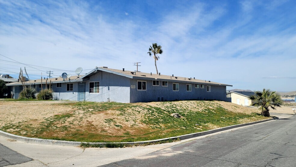 204 Woodham Ave, Barstow, CA à vendre - Photo du bâtiment - Image 1 de 17