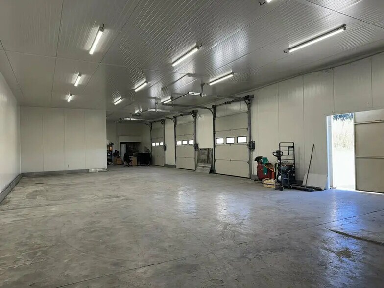 Flex in Châteaurenard for sale - Building Photo - Image 3 of 7