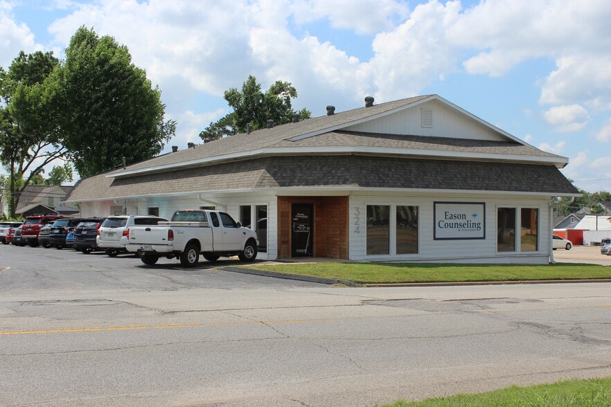 324 N 2nd St, Rogers, AR for lease - Building Photo - Image 1 of 6