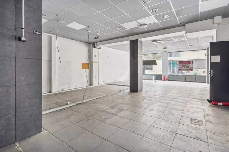 2 Place D'Aligre, Paris for sale Interior Photo- Image 1 of 11