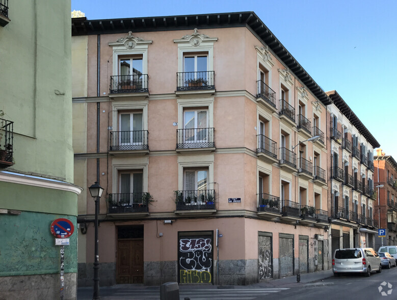 Multifamily in Madrid, MAD for sale - Primary Photo - Image 1 of 2