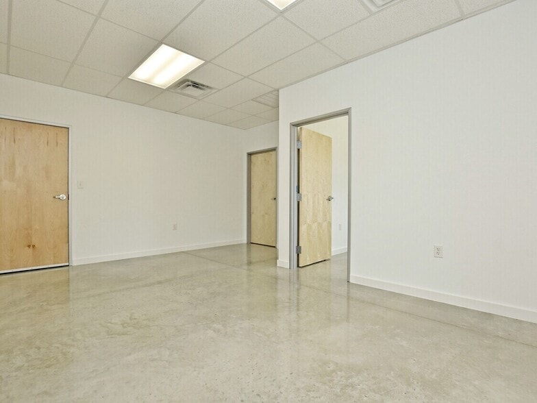 401 S Chitalpa St, Leander, TX for lease - Building Photo - Image 2 of 27