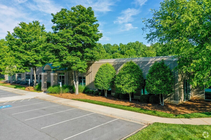 8600 McAlpine Park Dr, Charlotte, NC à vendre - Photo principale - Image 1 de 1