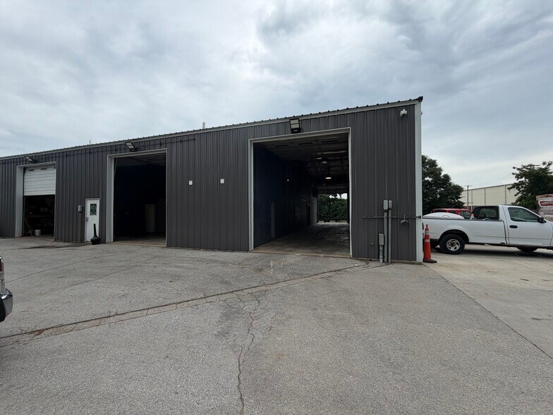 11785-11793 Missouri Bottom Rd, Hazelwood, MO for lease - Building Photo - Image 3 of 3