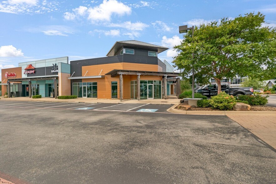 7925 S Broadway Ave, Tyler, TX à louer - Photo du bâtiment - Image 1 de 8