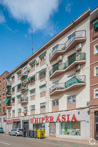 Calle de Ofelia Nieto, 11, Madrid, Madrid à vendre - Photo du bâtiment - Image 2 de 2