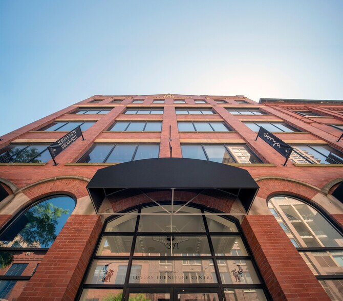 371 W Ontario St, Chicago, IL à louer - Photo du bâtiment - Image 1 de 7