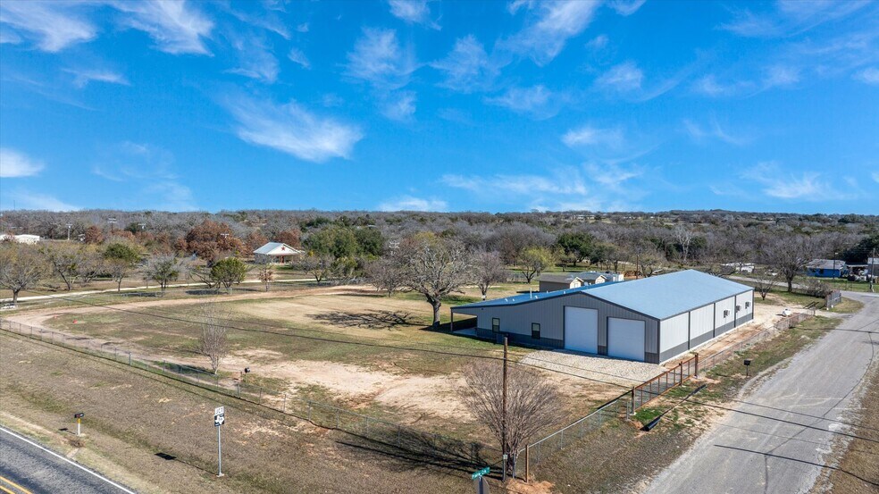 7703 Prairie Creek Ln, Tolar, TX à vendre - Photo du bâtiment - Image 2 de 45