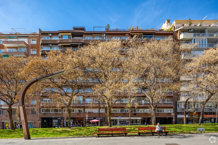 Retail in Barcelona, Barcelona for lease - Primary Photo - Image 1 of 6