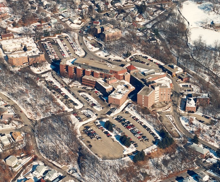 100 Hospital Rd, Malden, MA à vendre - Photo du bâtiment - Image 1 de 1