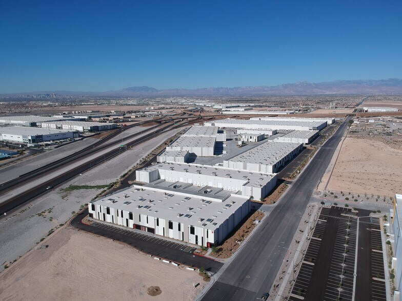 5675 North Belt, Las Vegas, NV à louer - Photo du bâtiment - Image 1 de 5