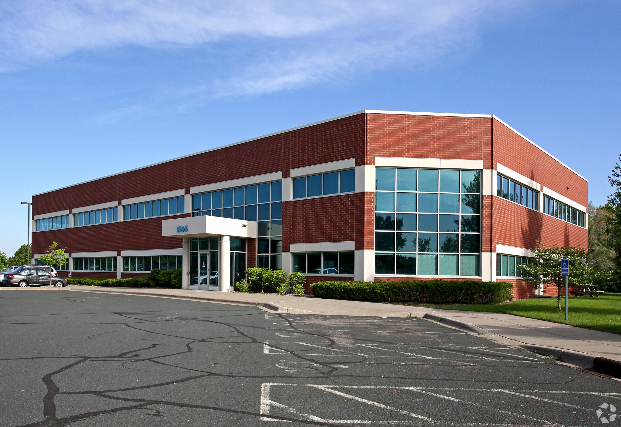 1365 Corporate Center Curve, Eagan, MN for lease Primary Photo- Image 1 of 3