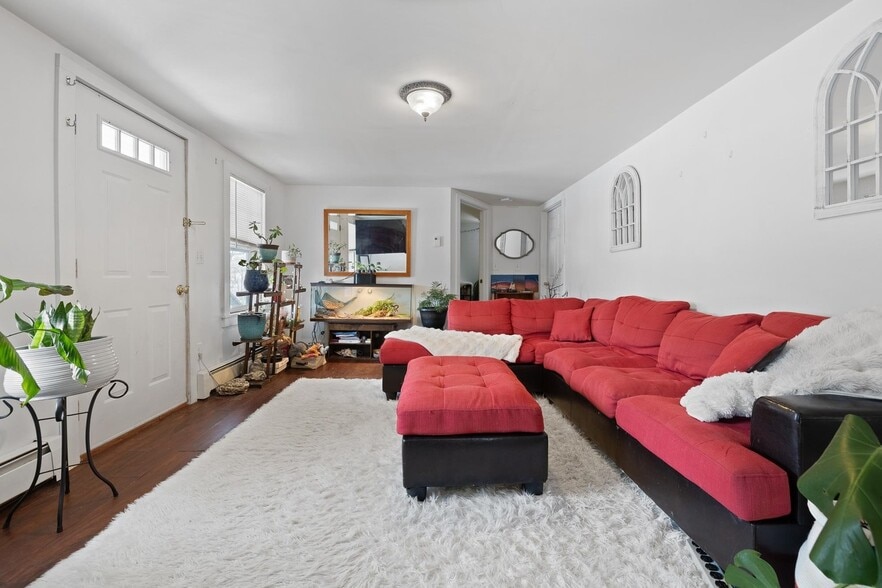 162 Highland Ave, Manchester Center, VT for sale - Building Photo - Image 3 of 6