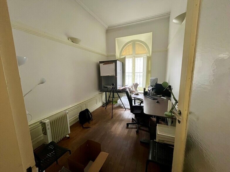 Office in Bordeaux for sale - Interior Photo - Image 2 of 4