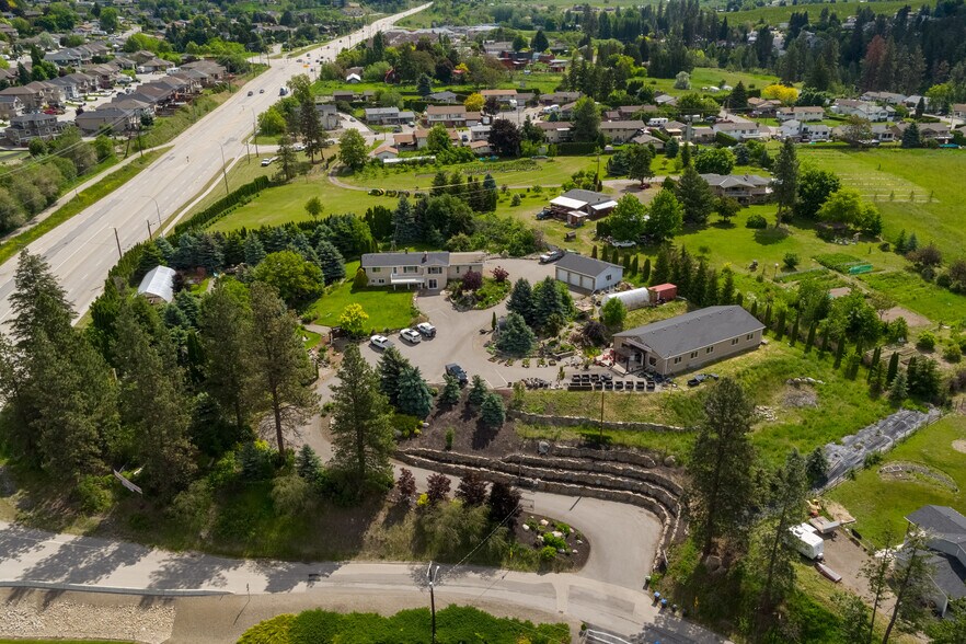 1605 Garner Rd, Kelowna, BC à louer - Photo du bâtiment - Image 2 de 22