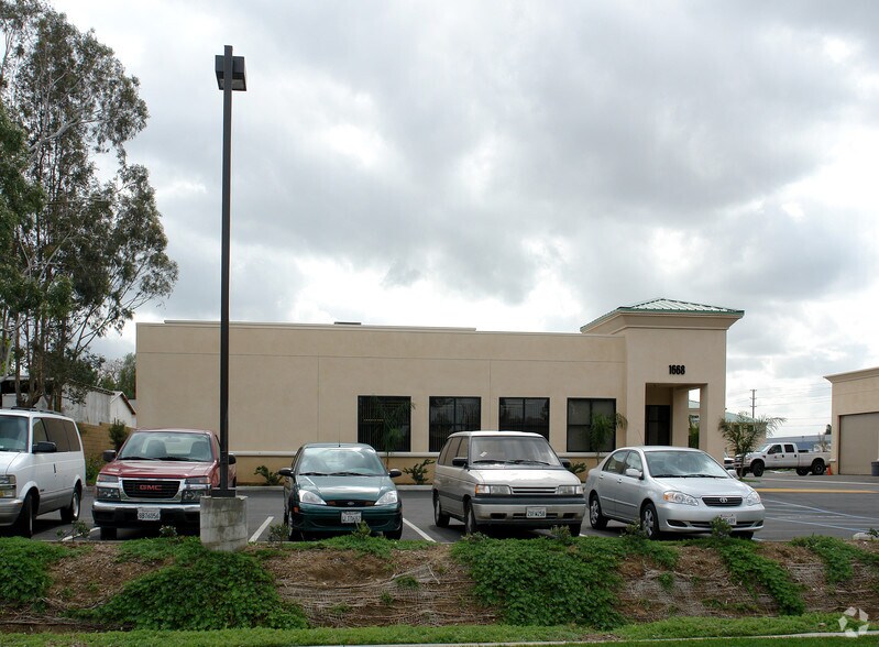 1668 Palmyrita Ave, Riverside, CA à vendre - Photo du bâtiment - Image 2 de 4