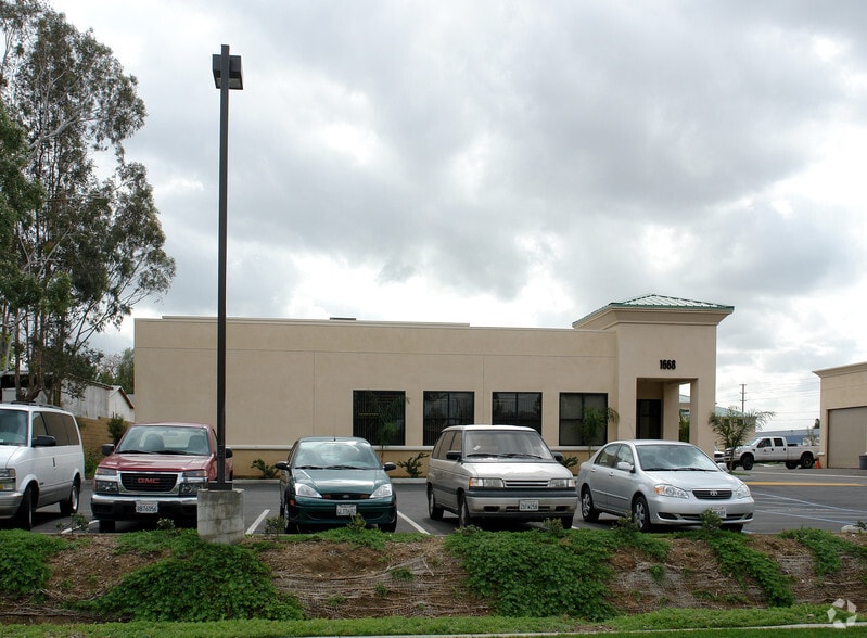 1668 Palmyrita Ave, Riverside, CA à vendre - Photo du bâtiment - Image 2 de 4