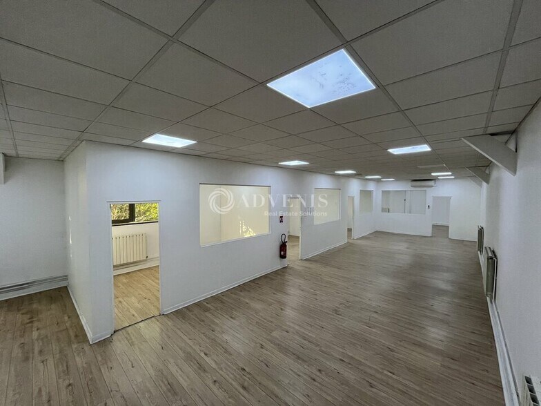 Office in Alfortville for lease - Interior Photo - Image 2 of 12