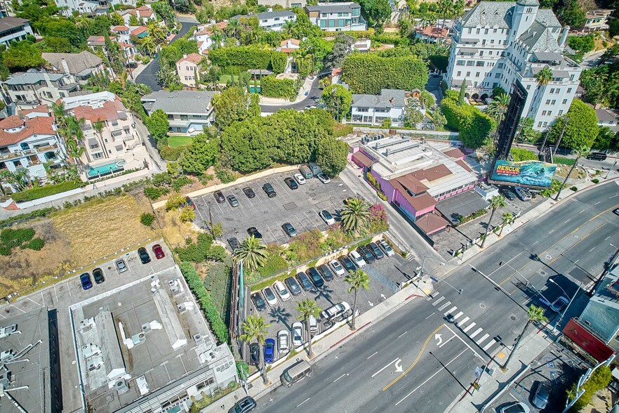 8225 W Sunset Blvd, West Hollywood, CA à louer - Photo du bâtiment - Image 3 de 8