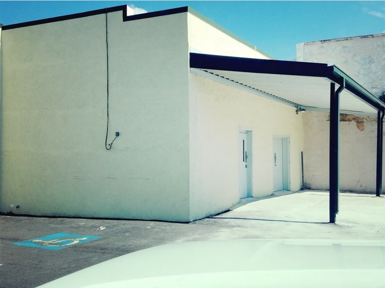 1304-1310 Central Avenue portfolio of 2 properties for sale on LoopNet.ca - Building Photo - Image 3 of 10