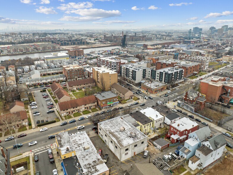 260 Broadway, Newark, NJ à louer - Photo du bâtiment - Image 3 de 4