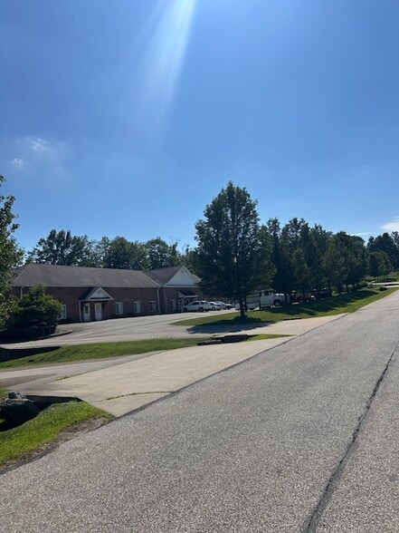 10155 Gottschalk Pky, Auburn Twp, OH for lease - Building Photo - Image 1 of 12