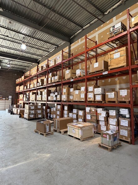 708 Ginesi Dr, Morganville, NJ à vendre - Photo du bâtiment - Image 3 de 11