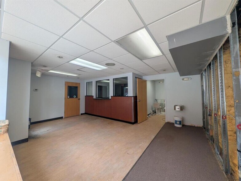 3 Tremont St, Claremont, NH à louer - Photo intérieure - Image 3 de 16