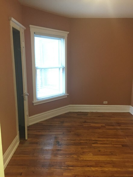 5235-5243 N Clark St, Chicago, IL à louer - Photo intérieure - Image 2 de 6