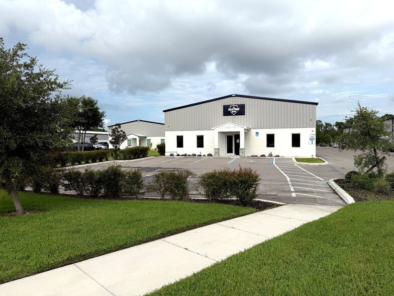 4708 Lena Rd, Bradenton, FL à vendre - Photo du bâtiment - Image 3 de 39