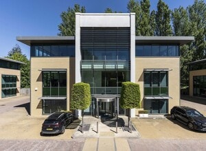 Chiltern Hl, Gerrards Cross for lease Building Photo- Image 1 of 8