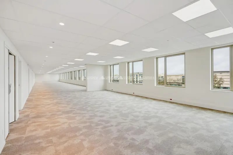 1-3 Rue Stephenson, Montigny-le-Bretonneux for lease Interior Photo- Image 1 of 2
