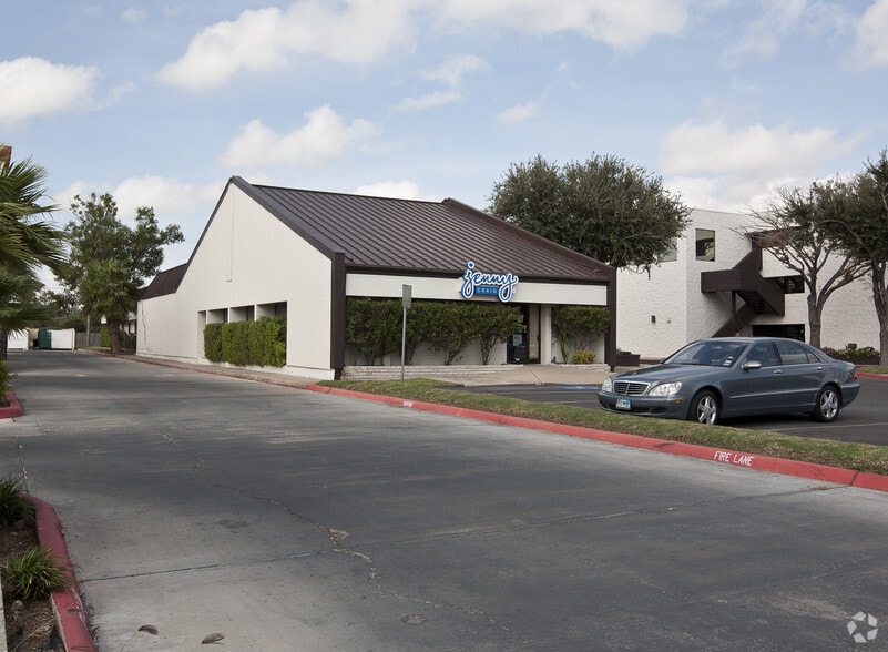 3825 N 10th St, McAllen, TX à vendre - Photo du bâtiment - Image 3 de 29