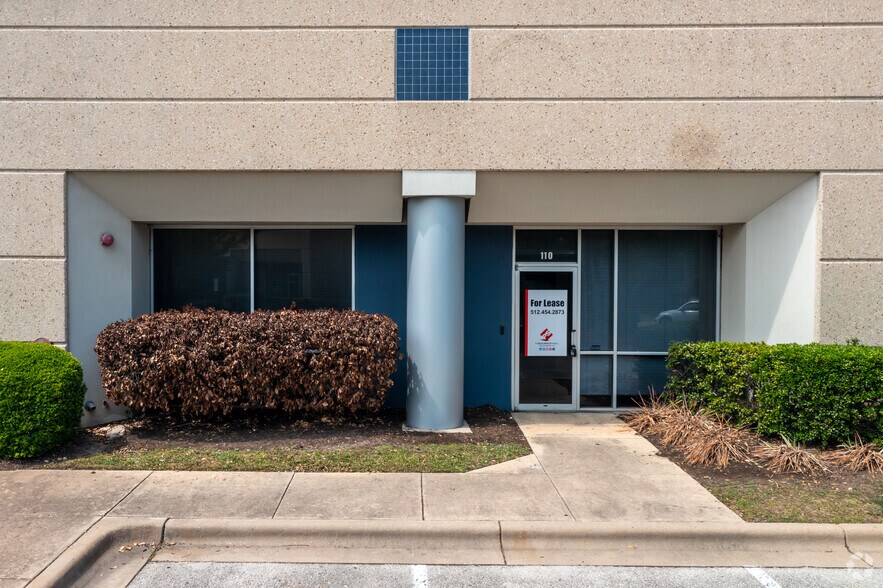 9233 Waterford Centre Blvd, Austin, TX à louer - Photo du bâtiment - Image 2 de 5