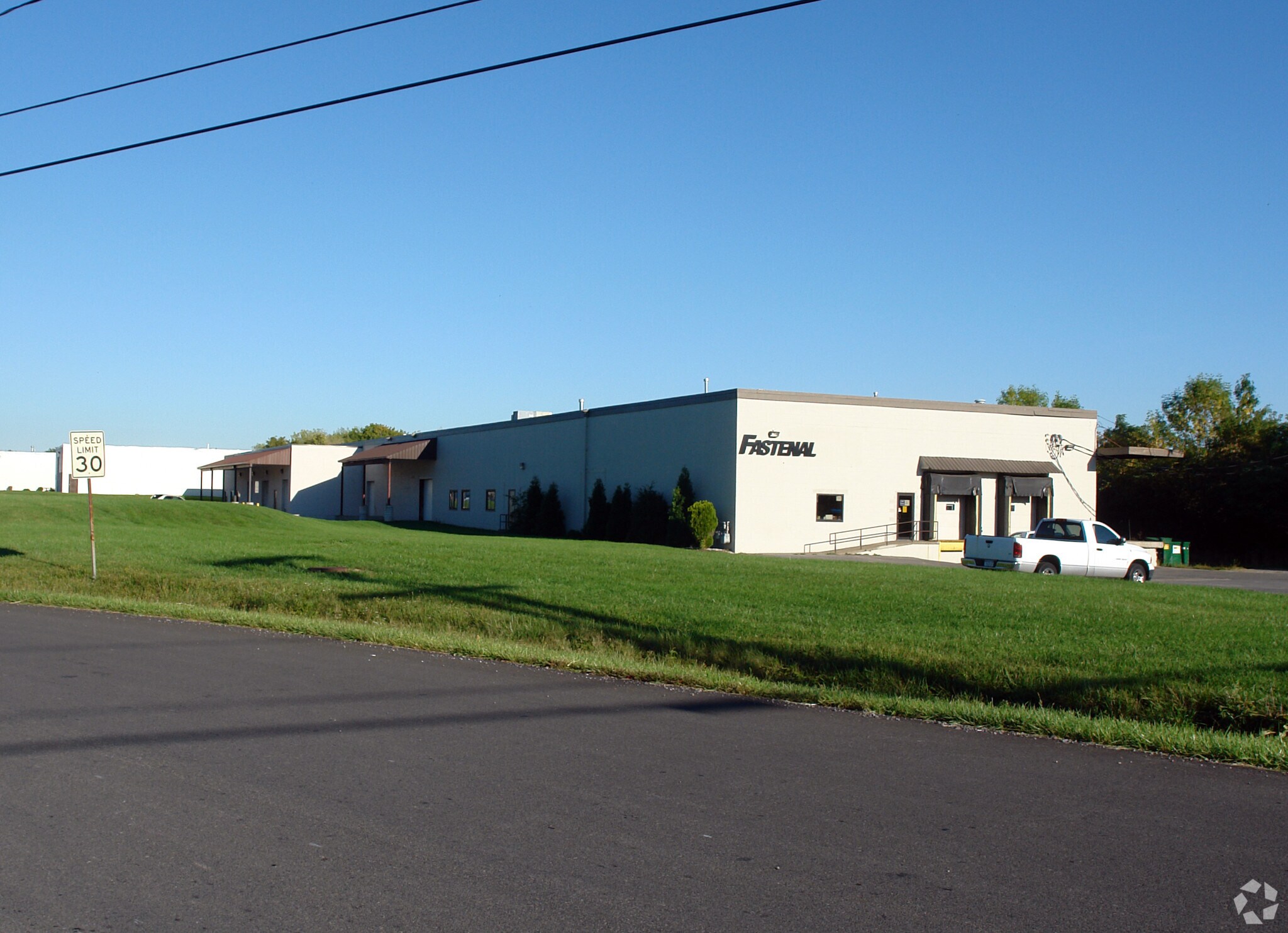 7196 Morgan Rd, Bayberry, NY for lease Primary Photo- Image 1 of 8