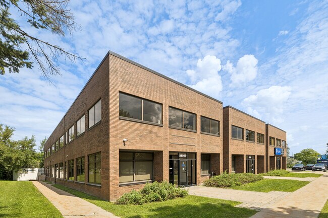 Plus de détails pour 2520 St Laurent Blvd, Ottawa, ON - Bureau à louer