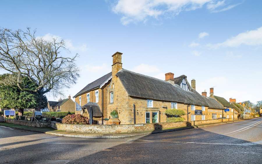 4 Wroxton, Wroxton for sale - Building Photo - Image 2 of 10