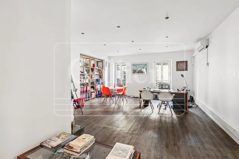 Multifamily in Marseille for sale - Interior Photo - Image 2 of 13