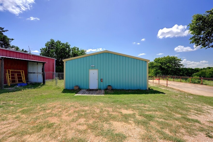 1940 Magnolia Ave, Luling, TX for sale - Building Photo - Image 2 of 35