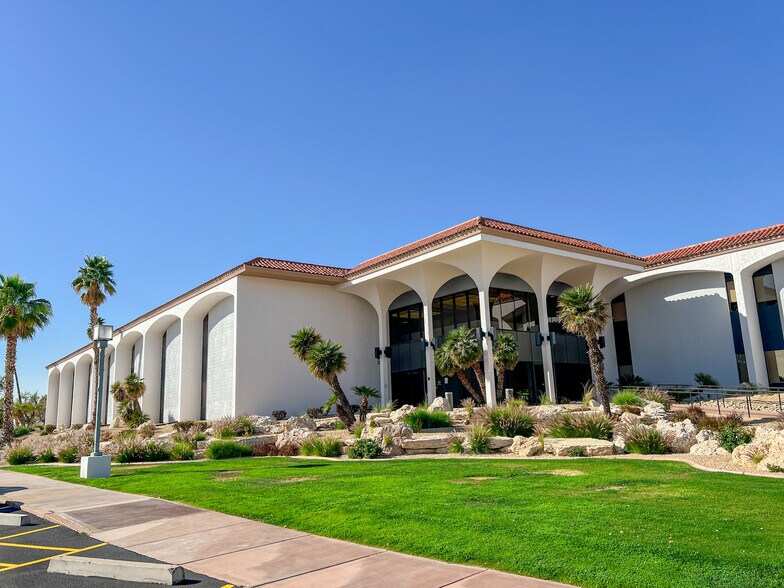 17220 N Boswell Blvd, Sun City, AZ à louer - Photo du bâtiment - Image 2 de 4