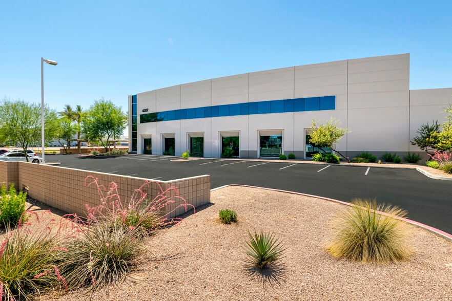 4207 E Cotton Center Blvd, Phoenix, AZ à vendre - Photo du bâtiment - Image 2 de 2